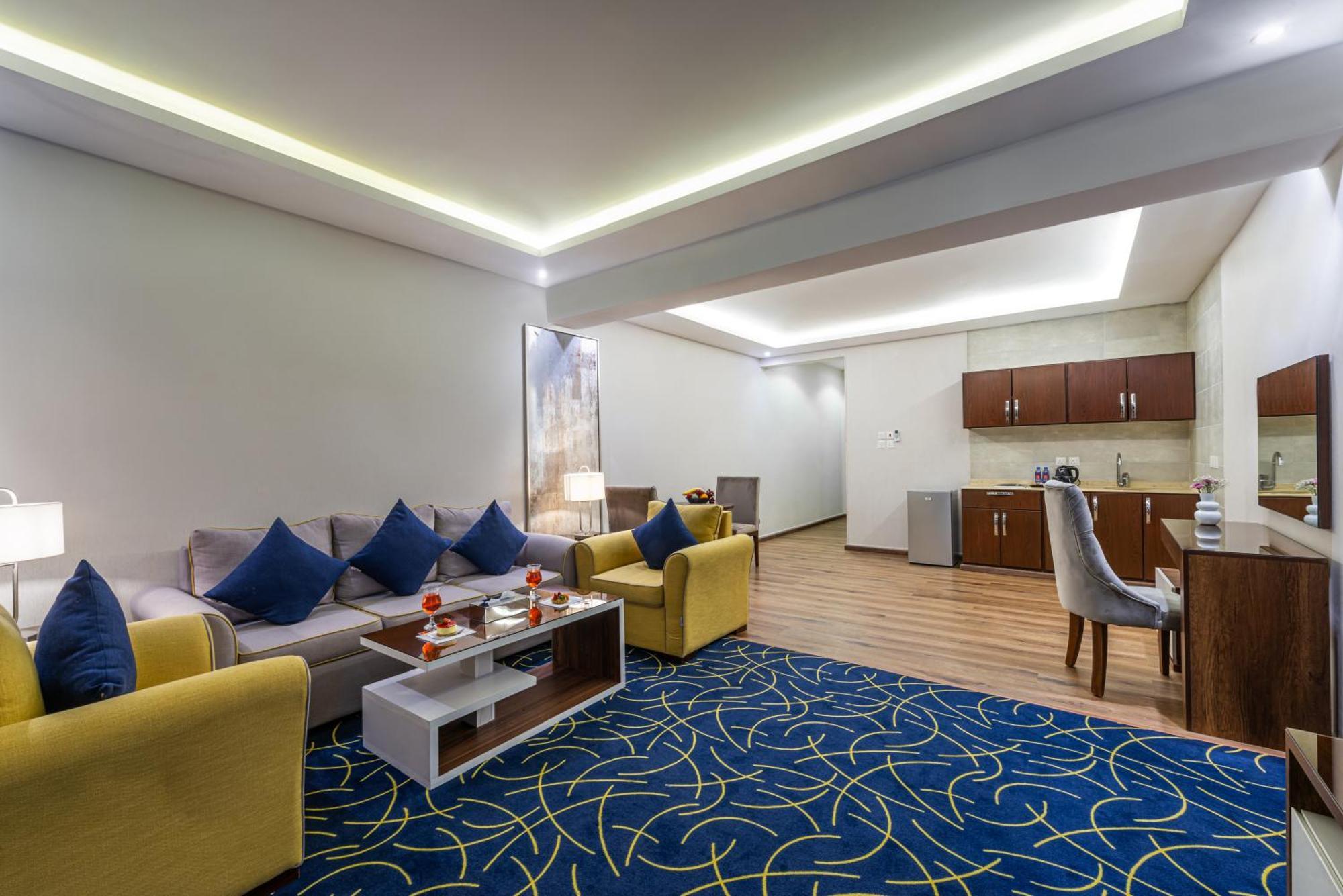 The Palace Hotel Suites Khamis Mushait Bagian luar foto