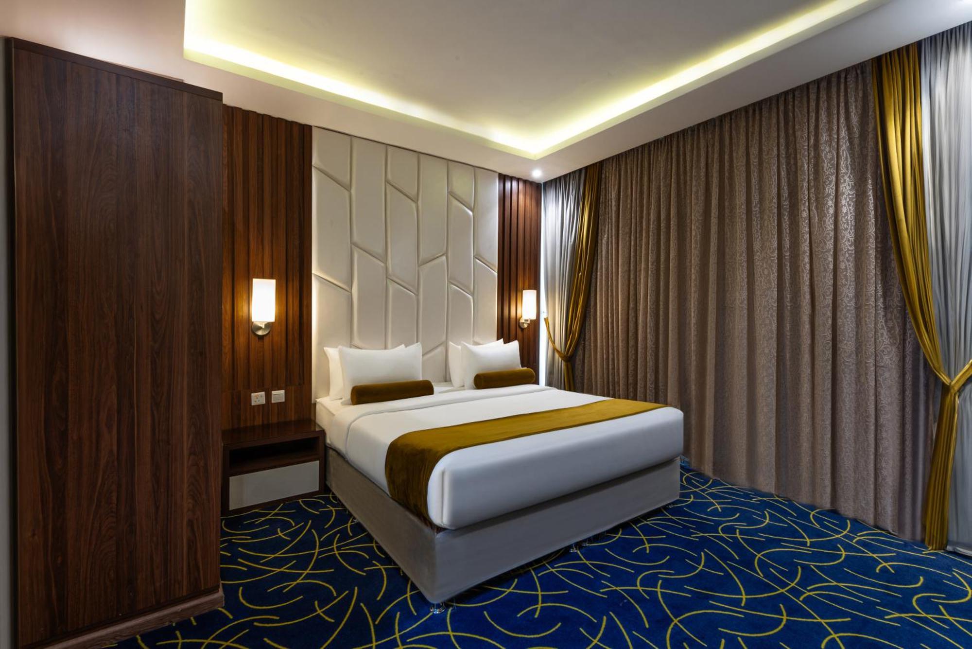 The Palace Hotel Suites Khamis Mushait Bagian luar foto