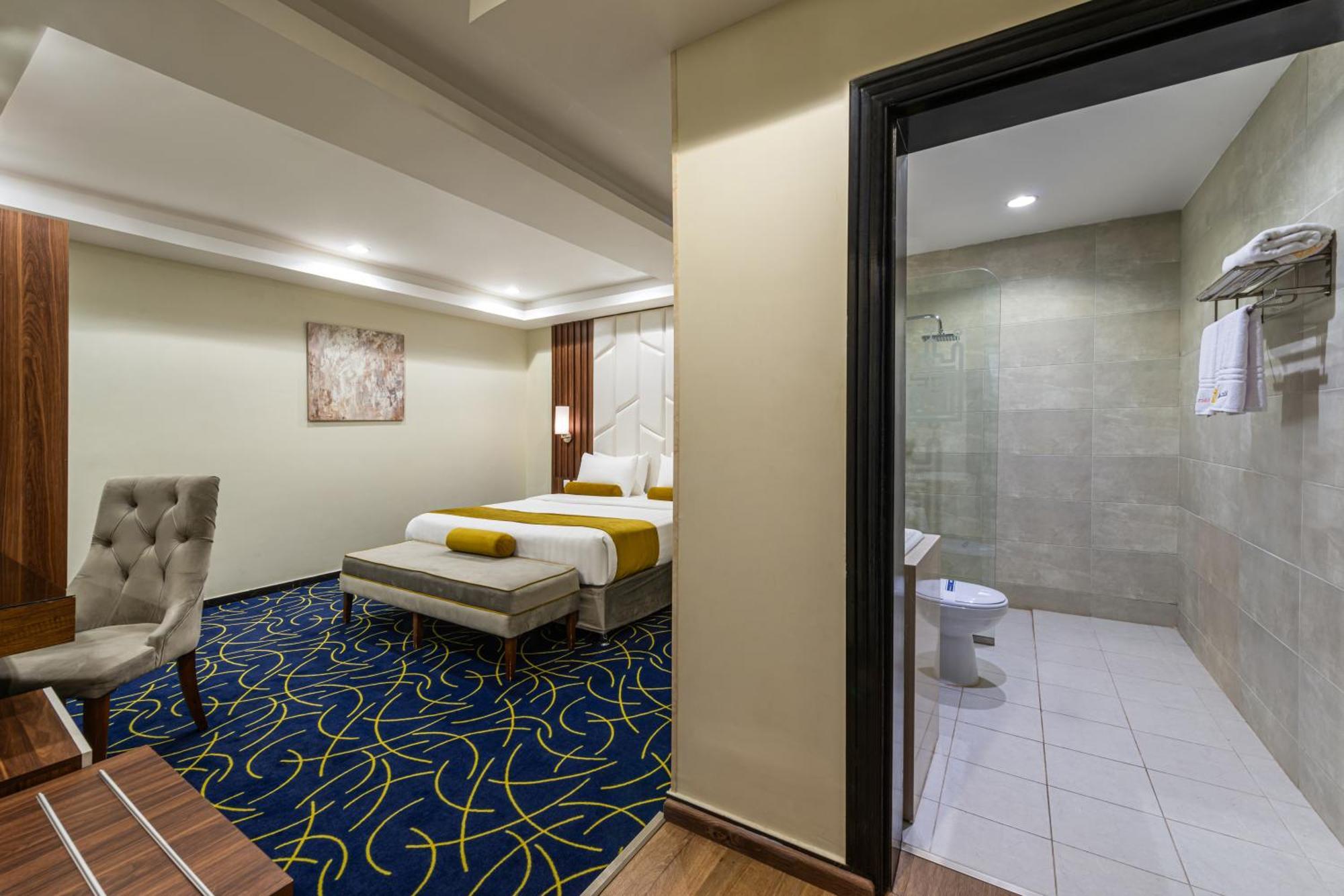 The Palace Hotel Suites Khamis Mushait Bagian luar foto