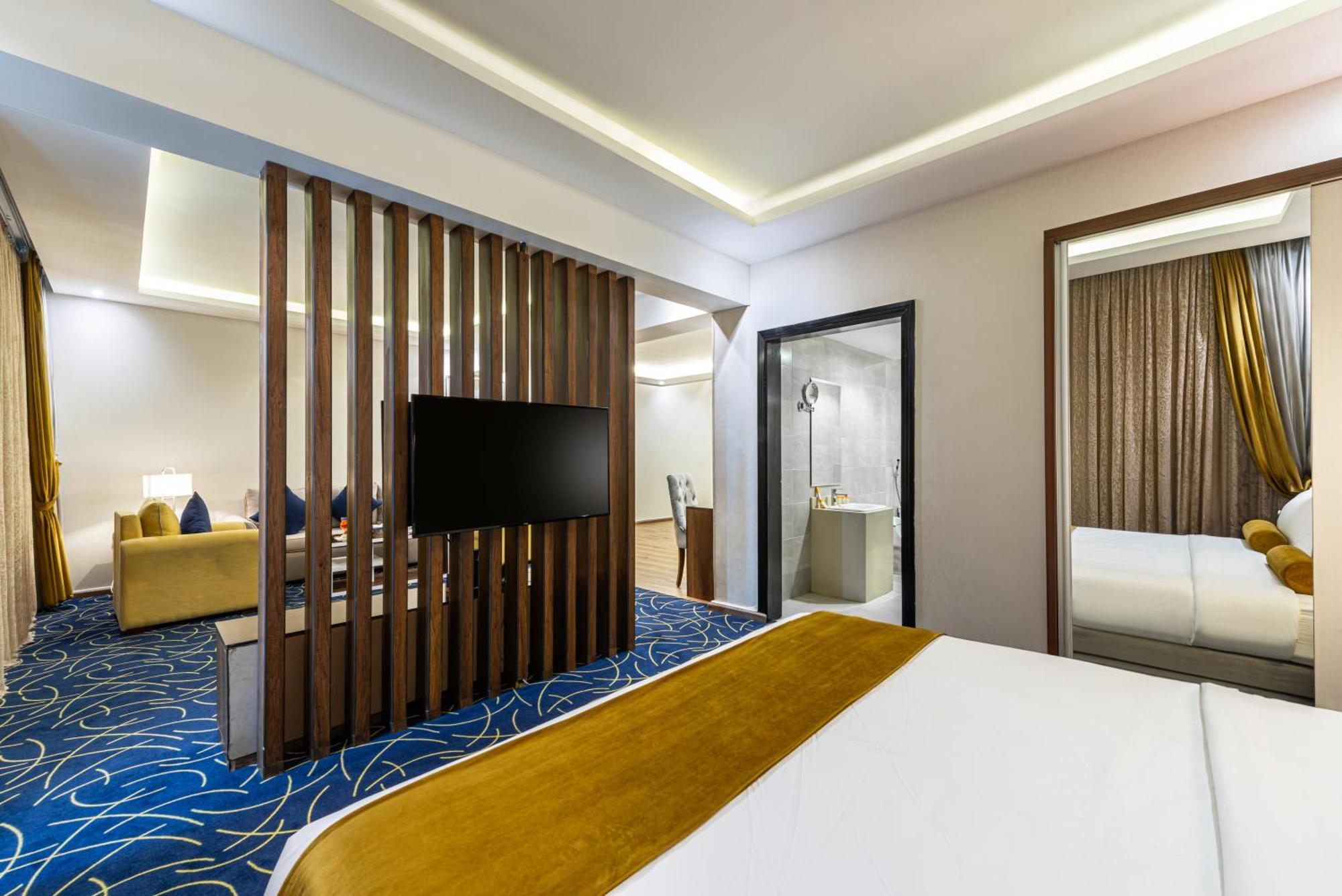 The Palace Hotel Suites Khamis Mushait Bagian luar foto