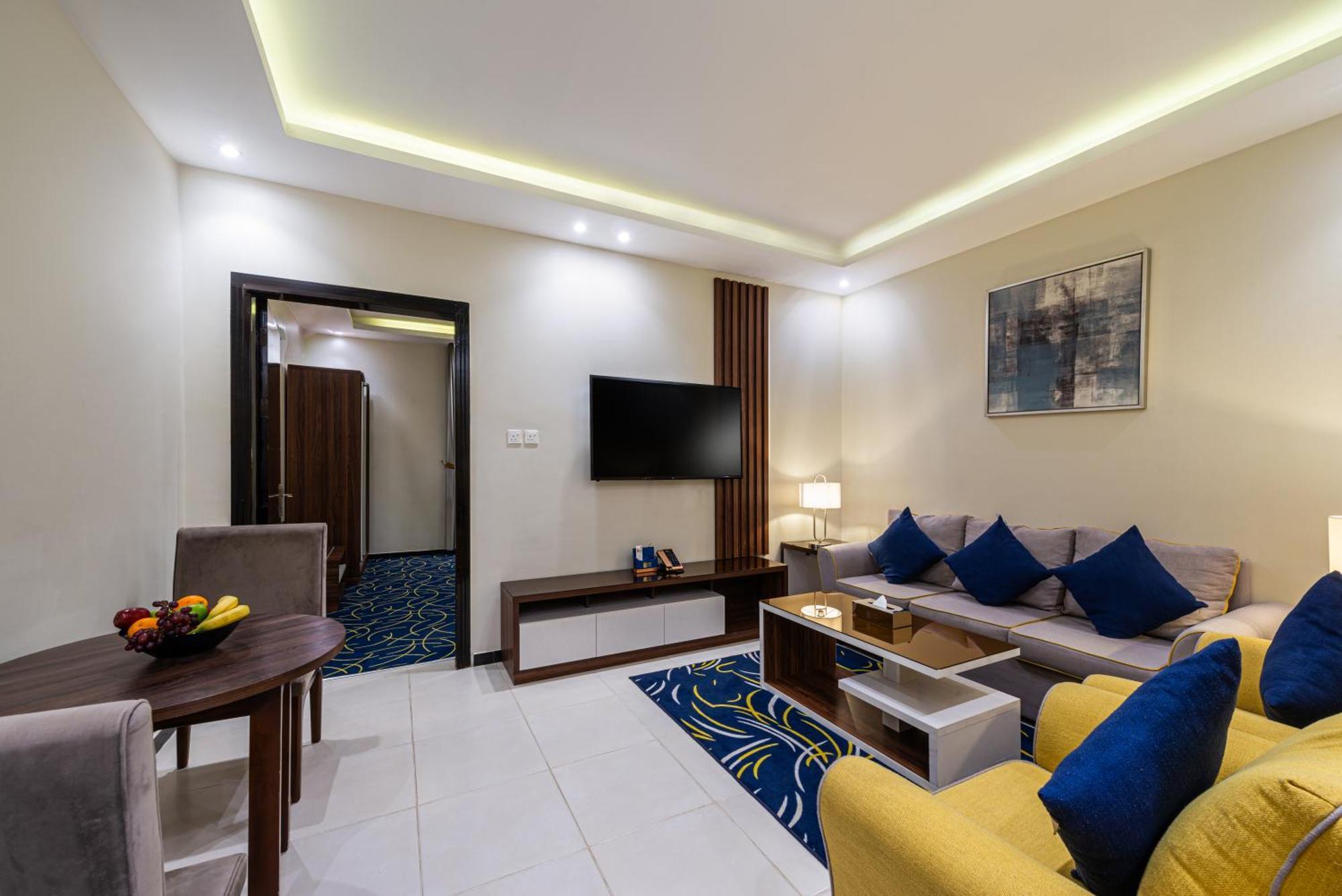 The Palace Hotel Suites Khamis Mushait Bagian luar foto