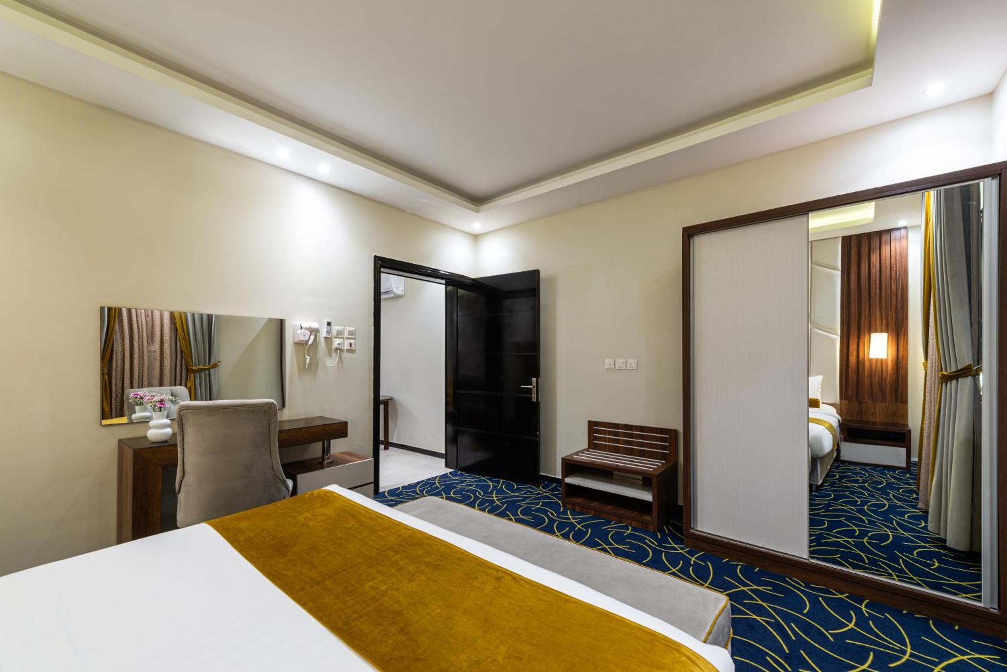 The Palace Hotel Suites Khamis Mushait Bagian luar foto